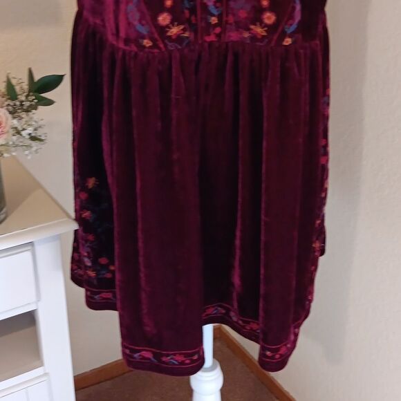 Umgee Cabernet Velvet Dress with Floral Embroidery.Native Inspired.Peasant Shape - Picture 5 of 12